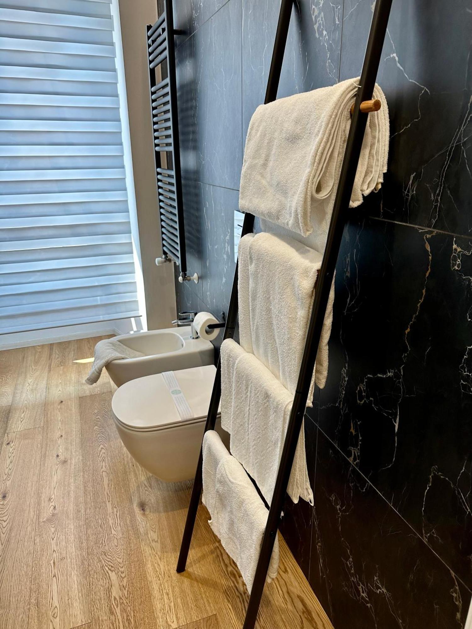 Lr Deluxe Apartments - Fondazione Prada - Metro M3 Milan Bagian luar foto
